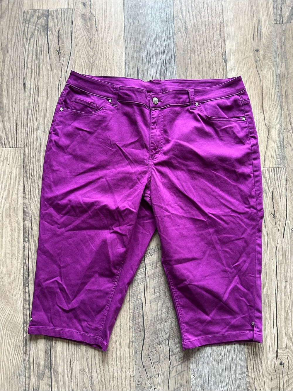 Catherines 24W Bright Magenta Knee-Length Shorts
